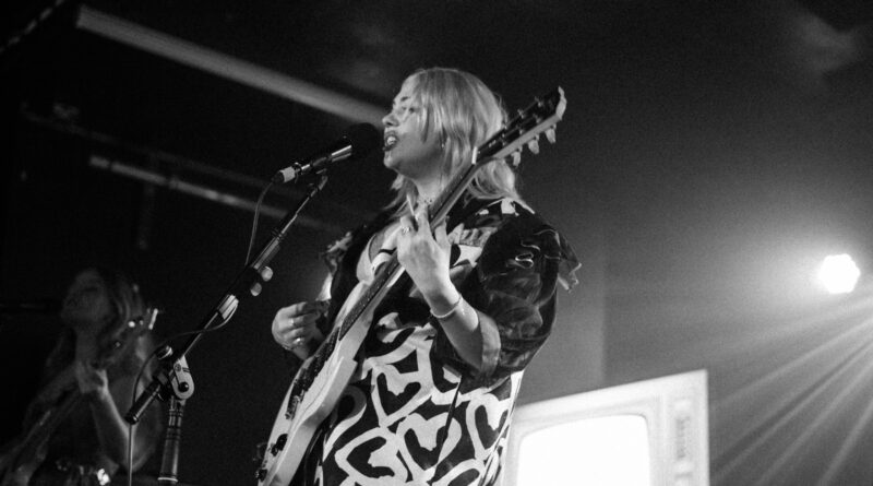 Lauran Hibberd live @ Clwb Ifor Bach, Cardiff. Photo Credit: Cariad Myer Photography